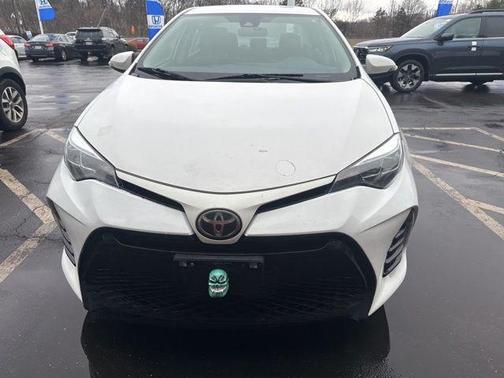Super White 2017 Toyota Corolla SE