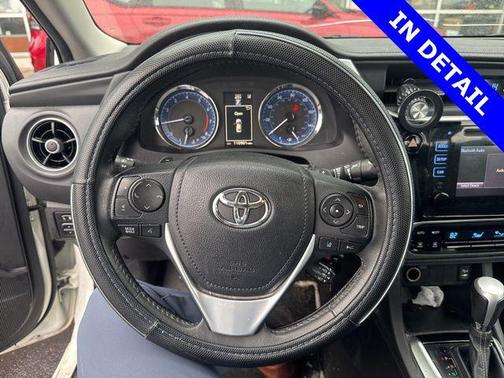 Super White 2017 Toyota Corolla SE