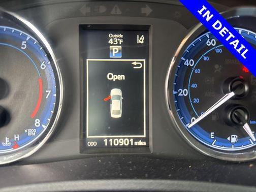 Super White 2017 Toyota Corolla SE