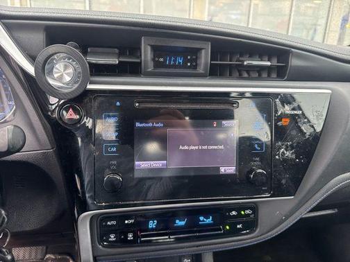 Super White 2017 Toyota Corolla SE