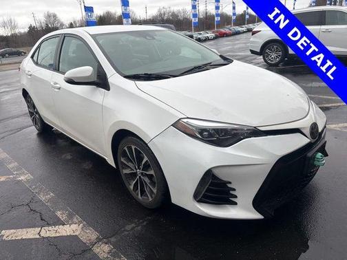 Super White 2017 Toyota Corolla SE