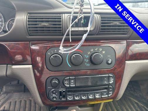 Stone White Clearcoat 2002 Chrysler Sebring LXi