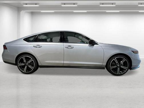 Solar Silver Metallic 2026 Honda Accord SE