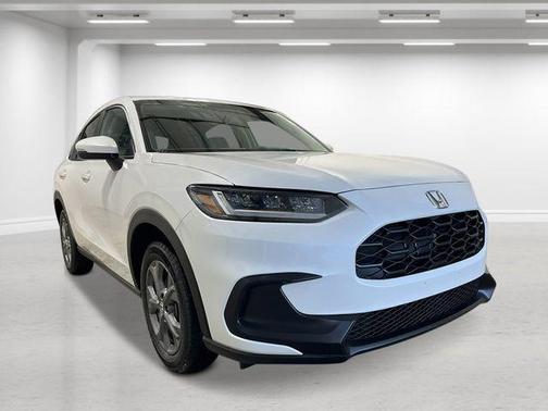 Platinum White Pearl 2026 Honda HR-V LX