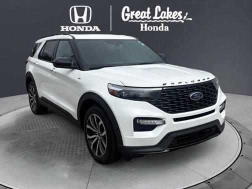 Star White Metallic Tri-Coat 2023 Ford Explorer ST-Line