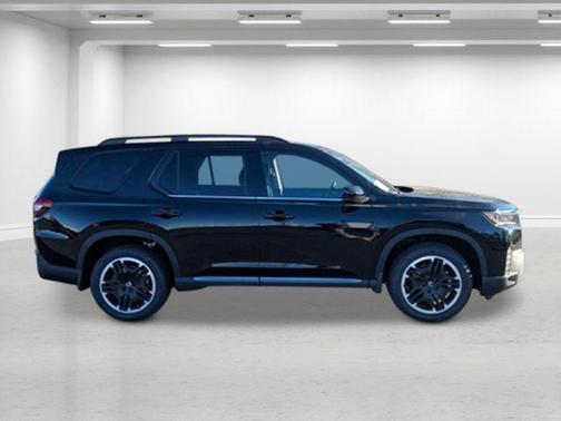 Crystal Black Pearl 2026 Honda Pilot Touring 8-Passenger