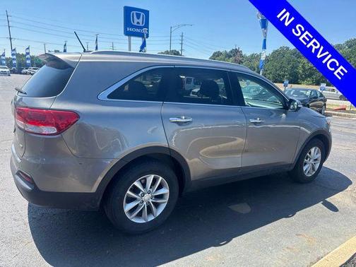Titanium Silver 2017 Kia Sorento LX