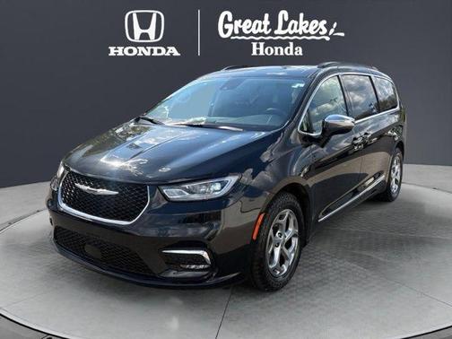 Brilliant Black Crystal Pearlcoat 2023 Chrysler Pacifica Limited