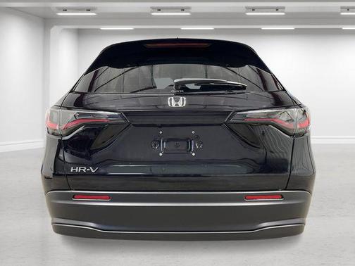 Crystal Black Pearl 2027 Honda HR-V LX