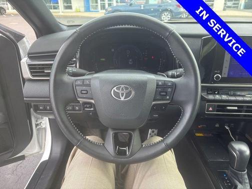 Ice Cap 2025 Toyota Camry SE