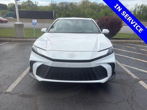 Ice Cap 2025 Toyota Camry SE