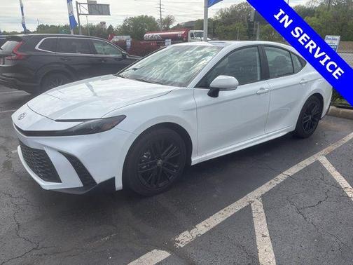 Ice Cap 2025 Toyota Camry SE