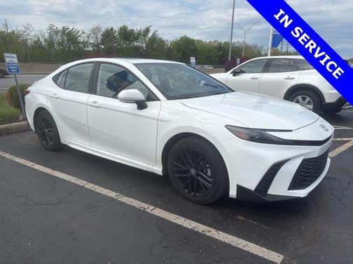 Ice Cap 2025 Toyota Camry SE