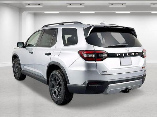 Solar Silver Metallic 2026 Honda Pilot TrailSport