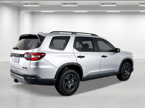 Solar Silver Metallic 2026 Honda Pilot TrailSport