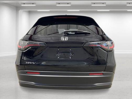 Crystal Black Pearl 2027 Honda HR-V LX