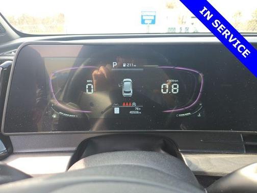 Glacial White Pearl 2024 Kia Sportage X-Line