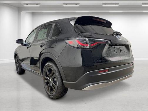 Crystal Black Pearl 2027 Honda HR-V Sport