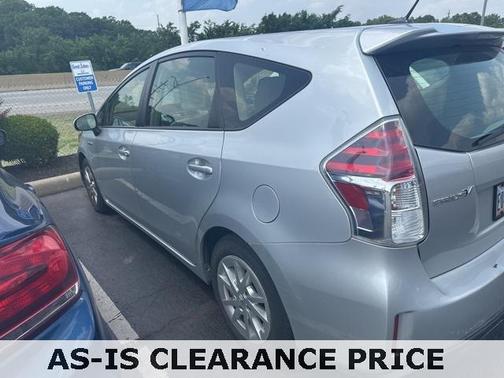 2017 Toyota Prius v Four