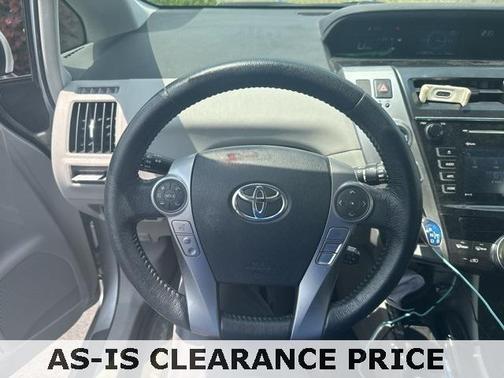 2017 Toyota Prius v Four