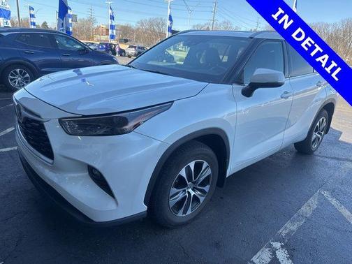 Wind Chill Pearl 2022 Toyota Highlander XLE