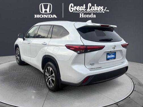 Wind Chill Pearl 2022 Toyota Highlander XLE