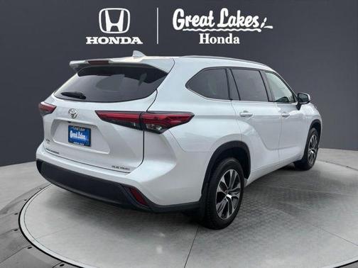 Wind Chill Pearl 2022 Toyota Highlander XLE