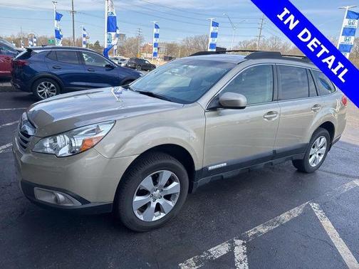Harvest Gold Metallic 2010 Subaru Outback 2.5 i Limited