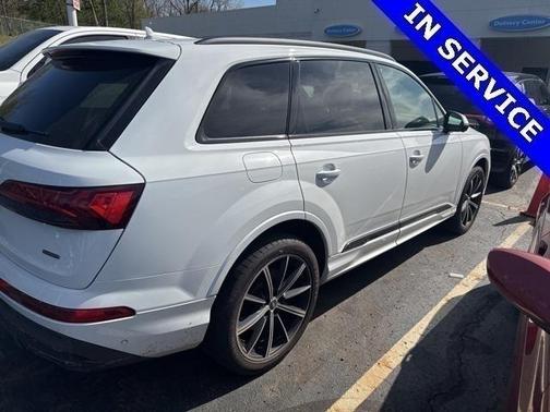 2022 Audi Q7 55 Premium Plus