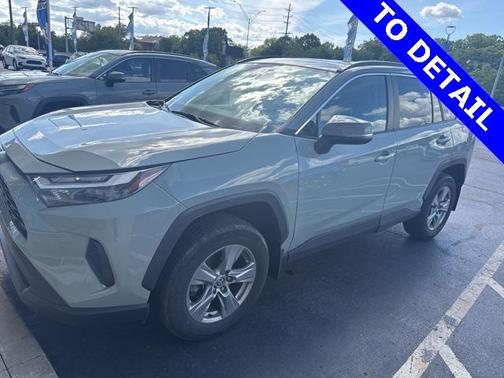 2022 Toyota RAV4 XLE