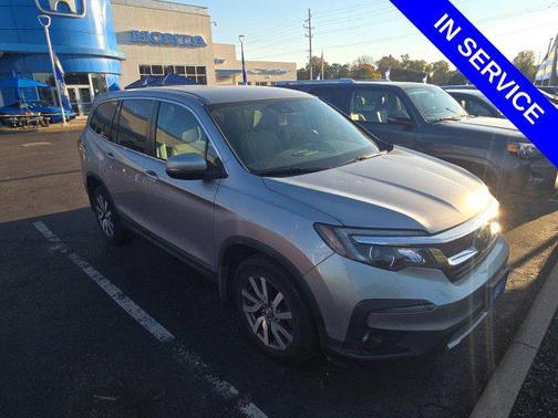 Lunar Silver Metallic 2021 Honda Pilot AWD EX