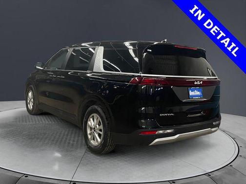Aurora Black Pearl 2024 Kia Carnival LX