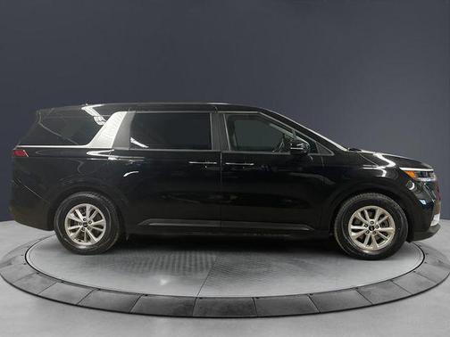 Aurora Black Pearl 2024 Kia Carnival LX