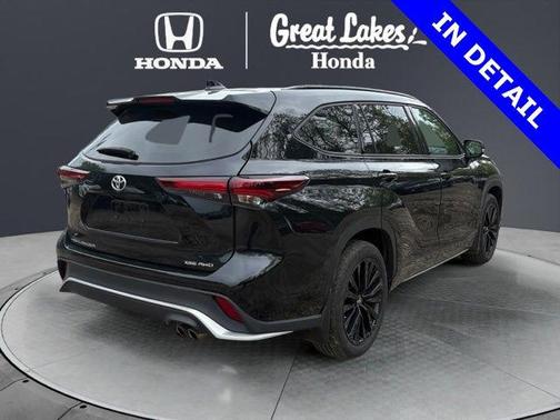 Midnight Black Metallic 2024 Toyota Highlander XSE