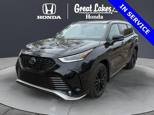 Midnight Black Metallic 2024 Toyota Highlander XSE
