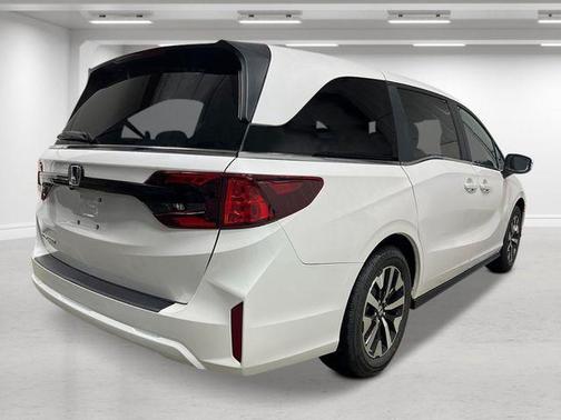 Platinum White Pearl 2026 Honda Odyssey EX-L