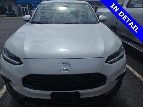 Platinum White Pearl 2023 Honda HR-V LX