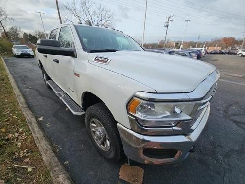 2022 RAM 2500 Tradesman Crew Cab 4x4 6'4' Box