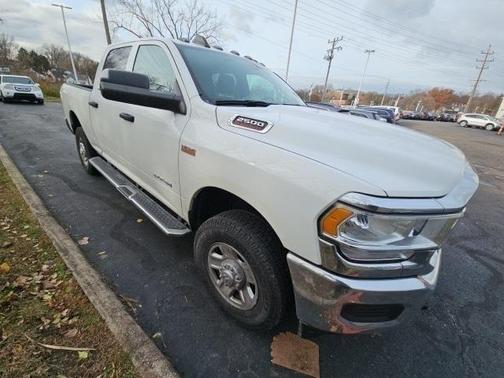 2022 RAM 2500 Tradesman Crew Cab 4x4 6'4' Box