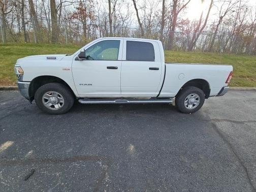 2022 RAM 2500 Tradesman Crew Cab 4x4 6'4' Box
