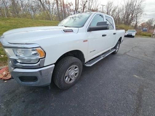 2022 RAM 2500 Tradesman Crew Cab 4x4 6'4' Box