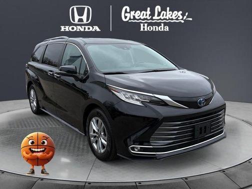 2022 Toyota Sienna Limited