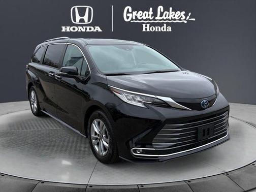 2022 Toyota Sienna Limited