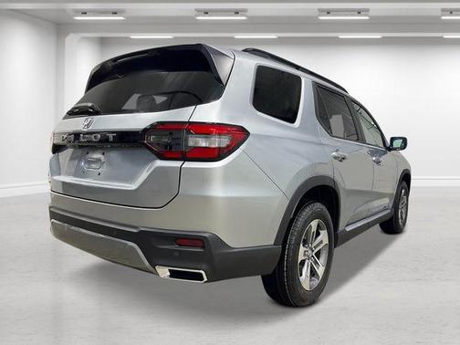 Solar Silver Metallic 2026 Honda Pilot EX-L