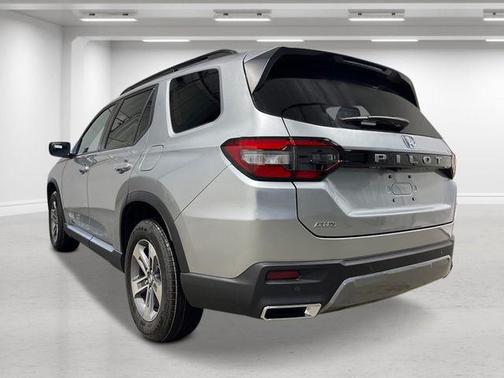 Solar Silver Metallic 2026 Honda Pilot EX-L