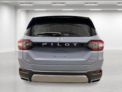 Sonic Gray Pearl 2026 Honda Pilot Touring 8-Passenger