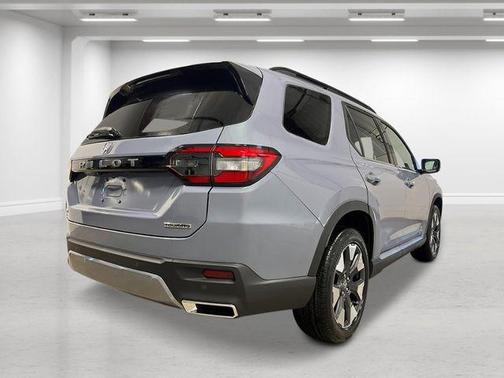 Sonic Gray Pearl 2026 Honda Pilot Touring 8-Passenger