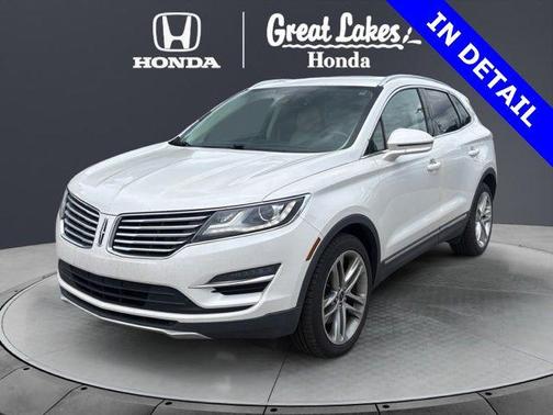 White Platinum Metallic Tri-Coat 2017 Lincoln MKC Reserve