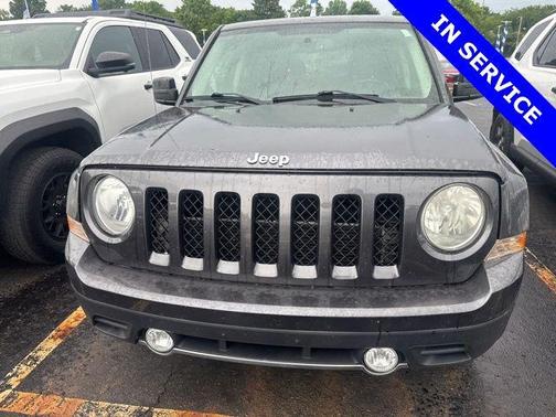 Granite Crystal Metallic Clearcoat 2017 Jeep Patriot High Altitude