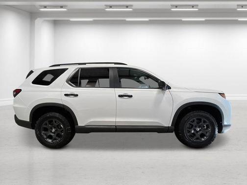 Platinum White Pearl 2026 Honda Pilot TrailSport